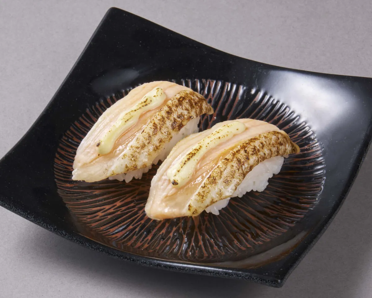 炙りサーモン焦がしマヨ寿司